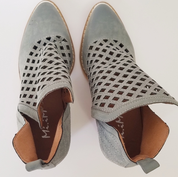 MI.IM Vera Lost Valley Cutout Slip On Ankle Bootie - Picture 7 of 11